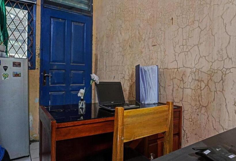 Отель Oyo Life 92684 Kost Mutiara Nirwana