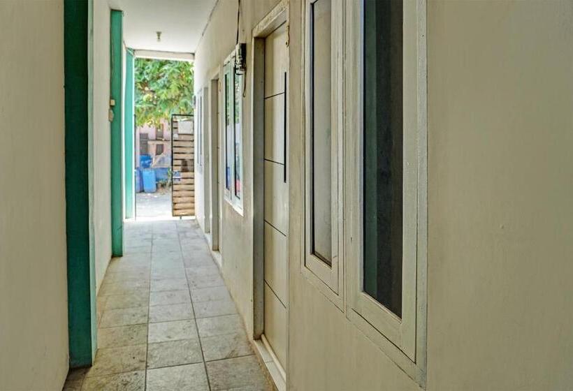 Отель Oyo Life 92684 Kost Mutiara Nirwana