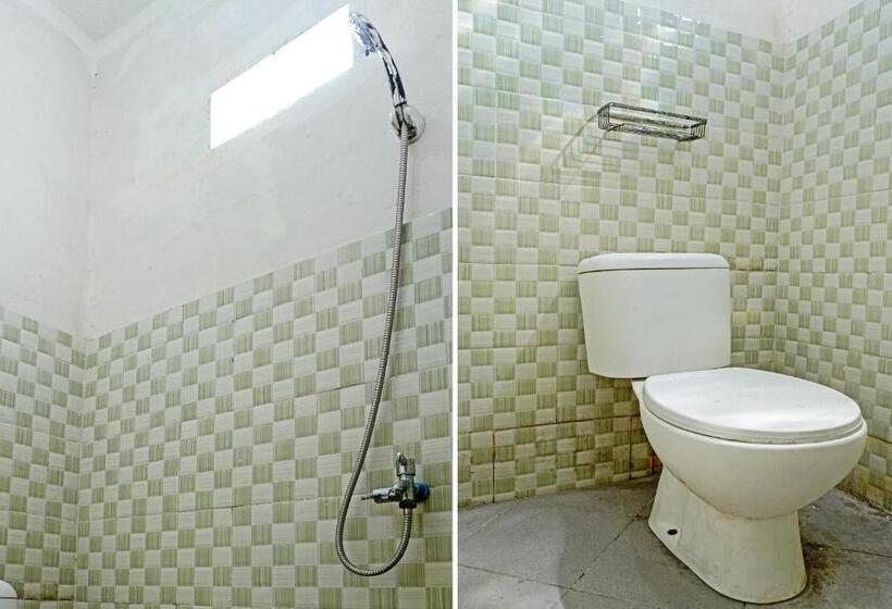 Отель Oyo Life 92684 Kost Mutiara Nirwana