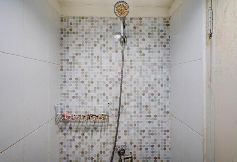 ホテル Oyo Life 92874 Apartement Grand Sentraland Karawang By Red Dragon