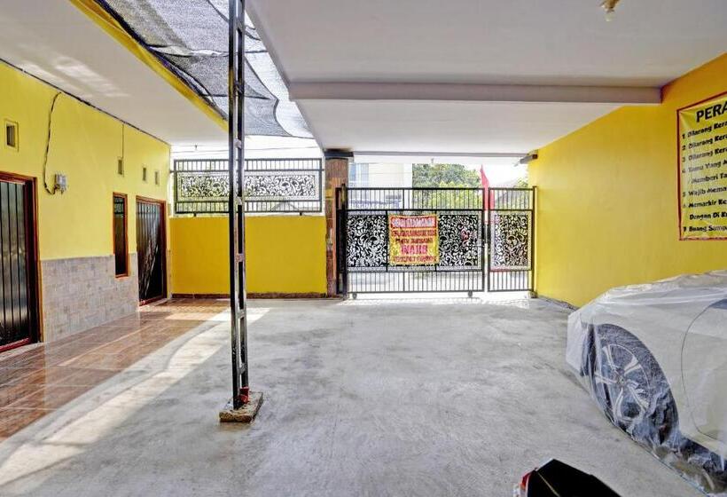 בית מלון כפרי Oyo Life 92920 Rumah Kost Azca