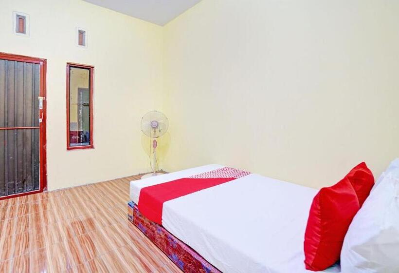 בית מלון כפרי Oyo Life 92920 Rumah Kost Azca