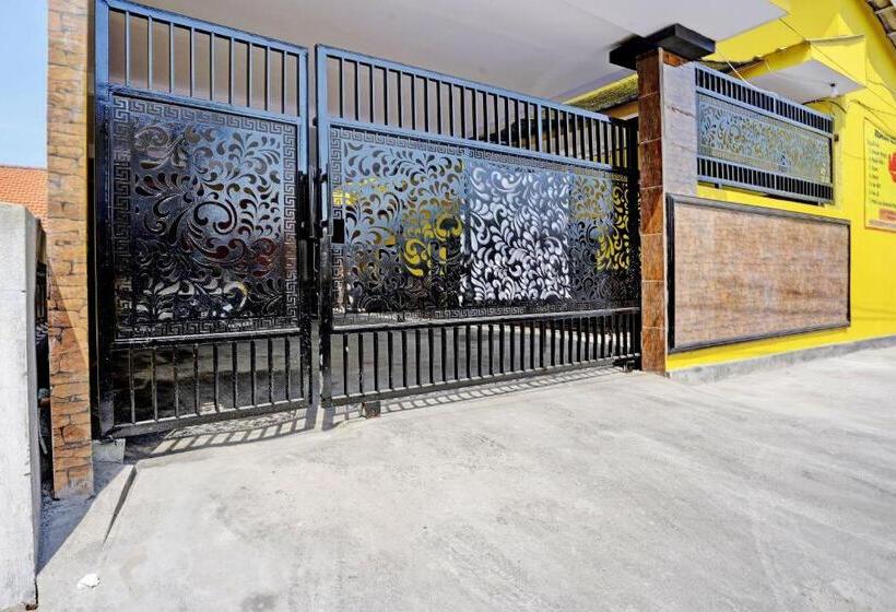 בית מלון כפרי Oyo Life 92920 Rumah Kost Azca