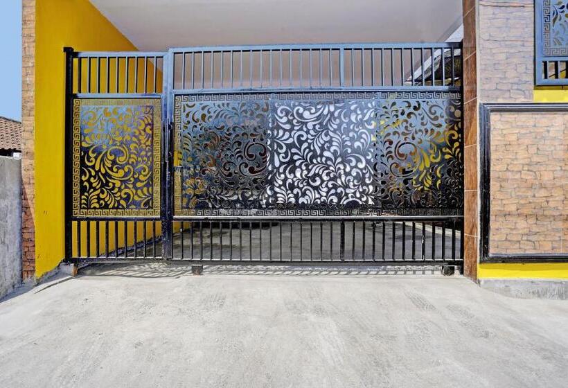 בית מלון כפרי Oyo Life 92920 Rumah Kost Azca