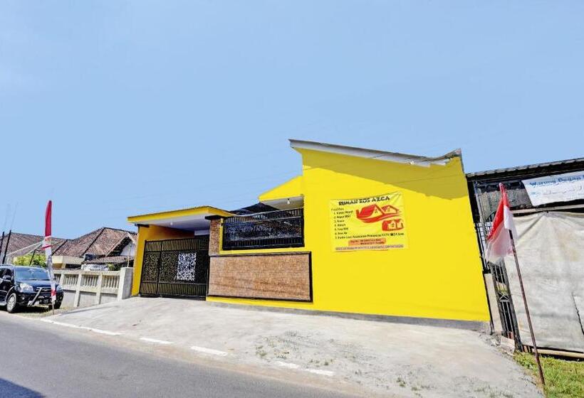 בית מלון כפרי Oyo Life 92920 Rumah Kost Azca