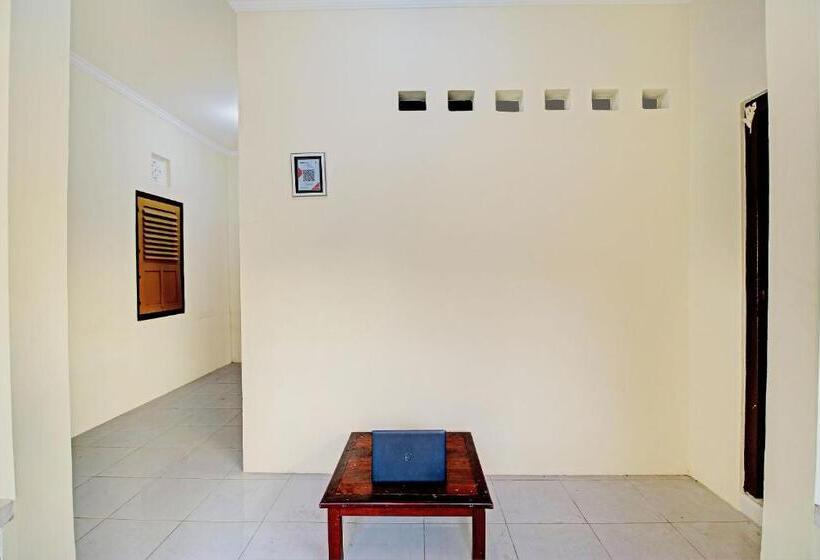 בית מלון כפרי Oyo Life 92953 Nirmala Kost