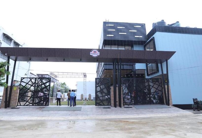 Hotel Pitambara Lawn And Rooms