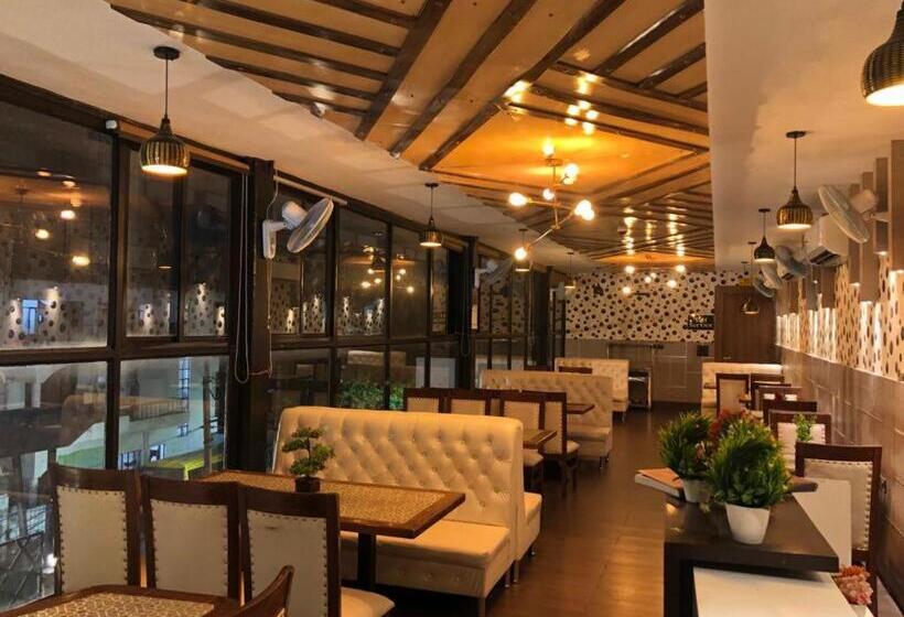 Hotel Pitambara Lawn And Rooms