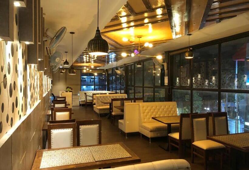 Hotel Pitambara Lawn And Rooms