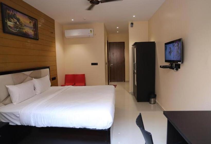 Hotel Pitambara Lawn And Rooms