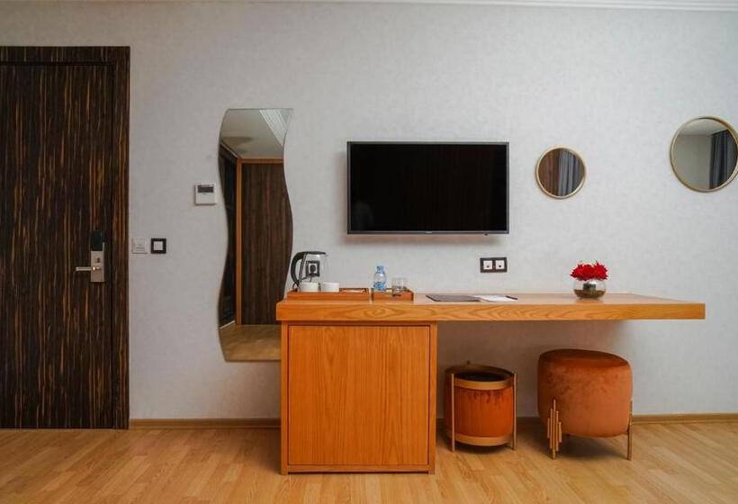 هتل Razane Hôtel