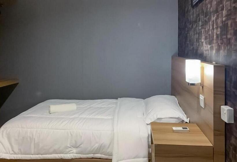 호텔 Reddoorz Syariah @ Jl D I Panjaitan Batu 7 Tanjung Pinang