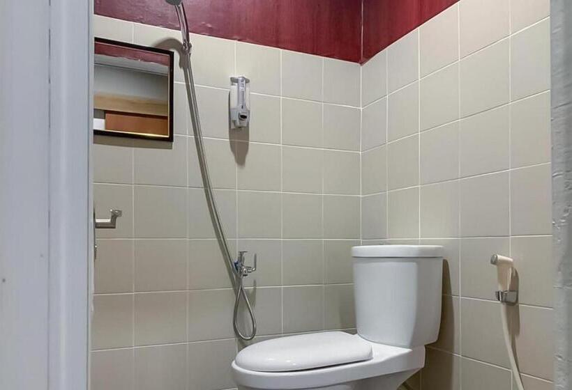 호텔 Reddoorz Syariah @ Jl D I Panjaitan Batu 7 Tanjung Pinang