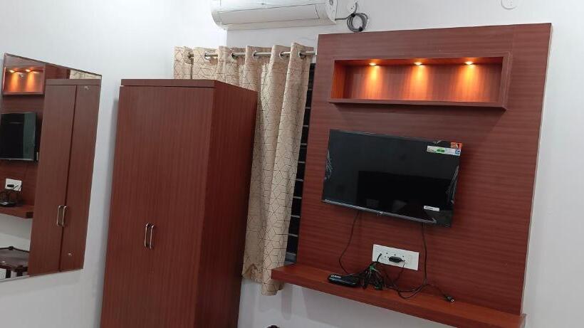 هتل Rk Grand Luxury Acs