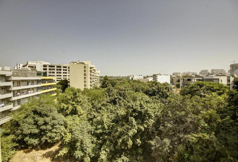 בית מלון כפרי Saltstayz Corporate Suite  Golf Course Road And Near Galleria Market