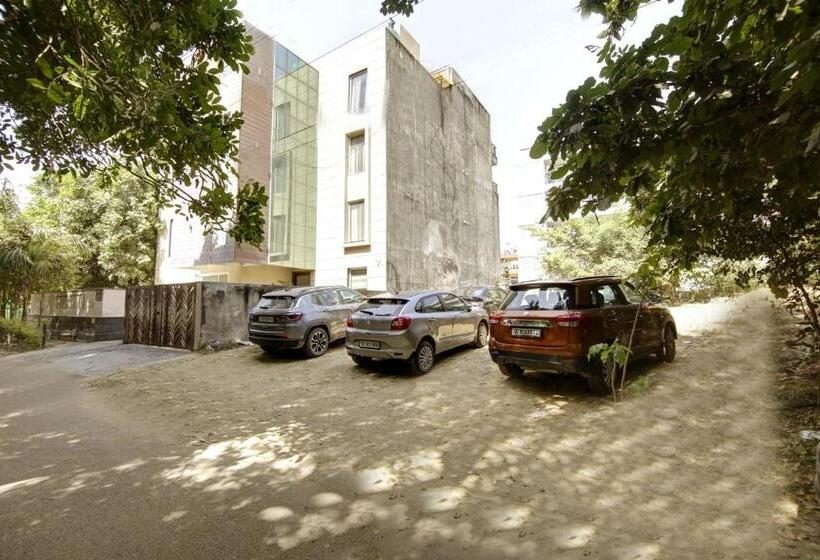 בית מלון כפרי Saltstayz Corporate Suite  Golf Course Road And Near Galleria Market