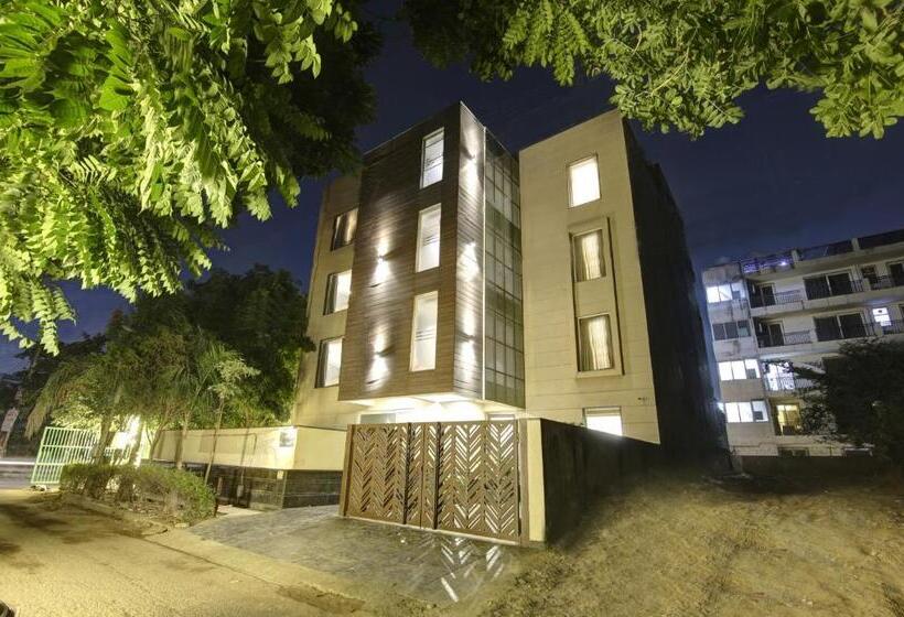 בית מלון כפרי Saltstayz Corporate Suite  Golf Course Road And Near Galleria Market