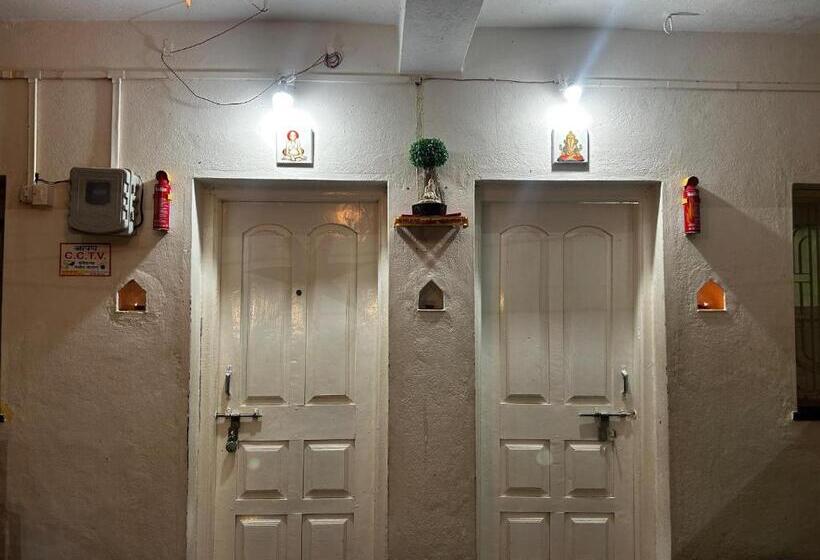 בית מלון כפרי Shriguru Guest House Akkalkot