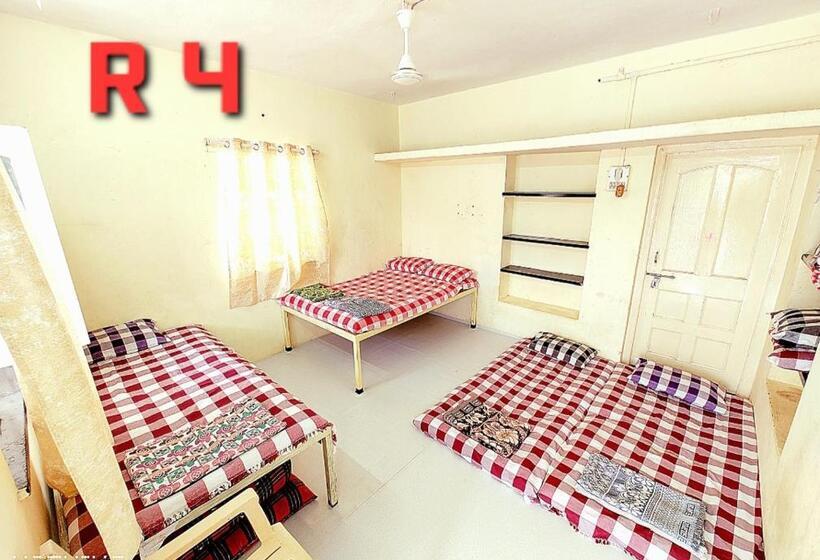فندق Shriguru Guest House Akkalkot