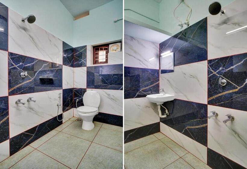 Отель O Revathy Tourist Home