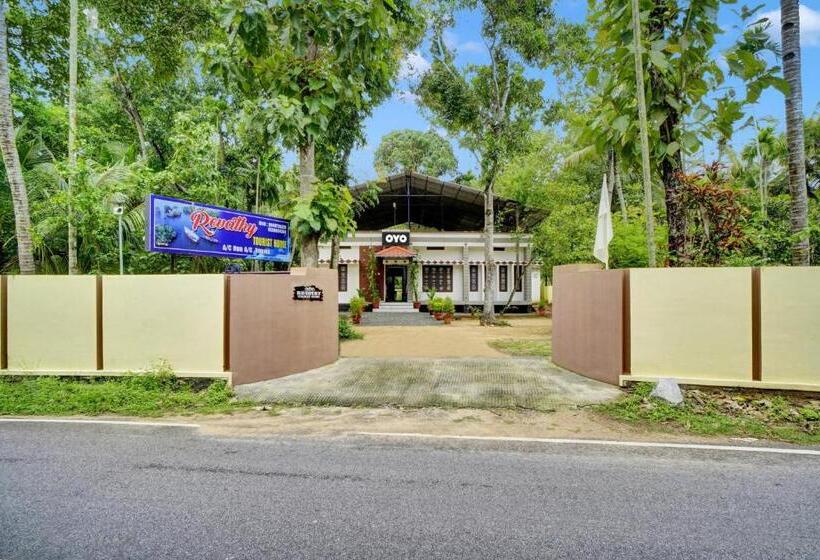 Отель O Revathy Tourist Home