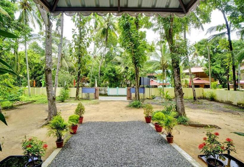 Отель O Revathy Tourist Home