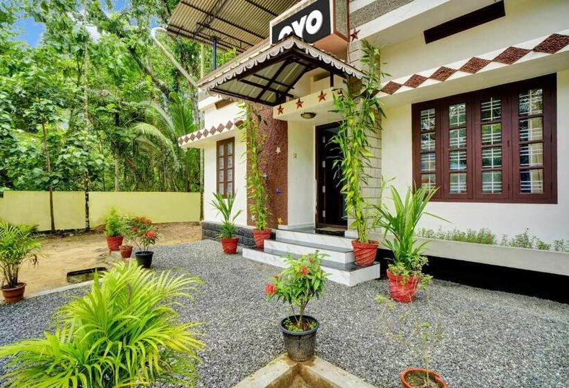 Отель O Revathy Tourist Home