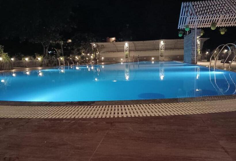 בית מלון כפרי Vip S Ruposhi Bangla Eco Resort