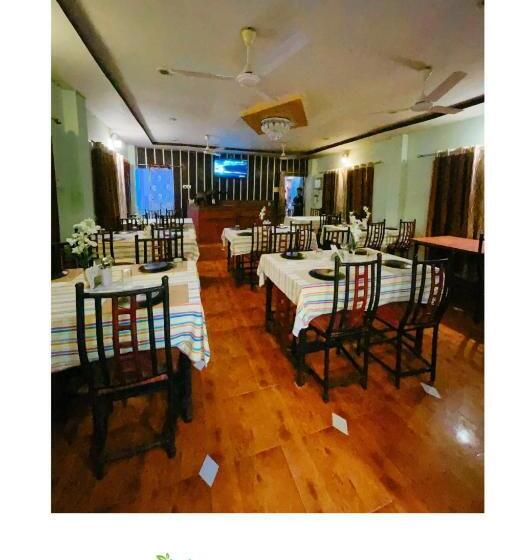 בית מלון כפרי Vip S Ruposhi Bangla Eco Resort