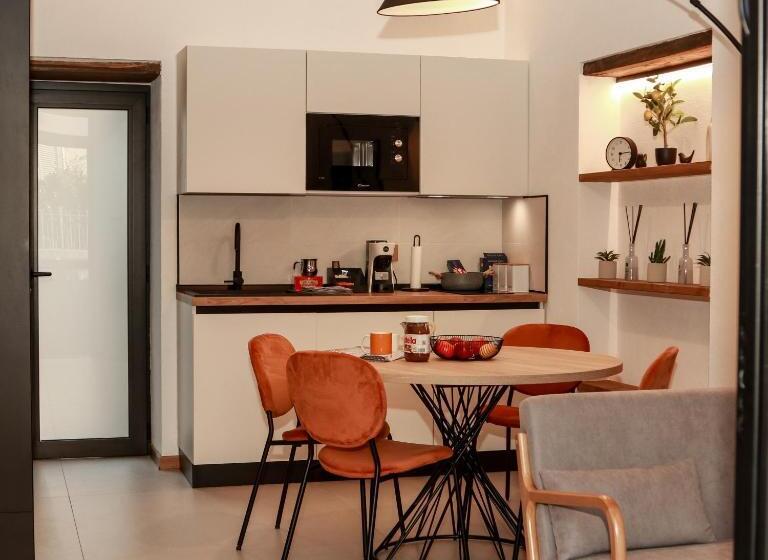 Пансион Dislocati Bnb   Jacuzzi Privata   Cucina   Tv60   Minimal Luxury