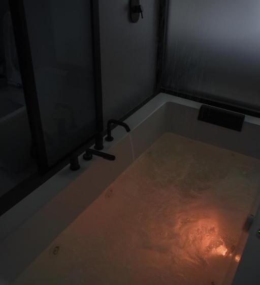 Пансион Dislocati Bnb   Jacuzzi Privata   Cucina   Tv60   Minimal Luxury