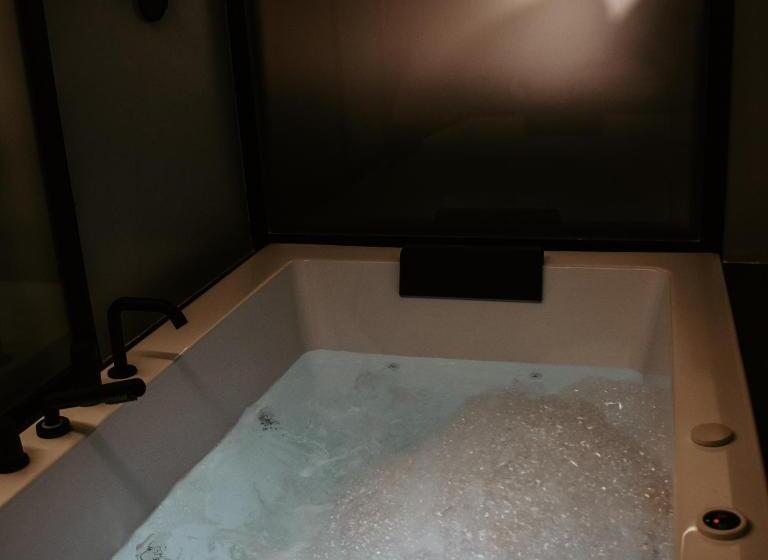 Пансион Dislocati Bnb   Jacuzzi Privata   Cucina   Tv60   Minimal Luxury