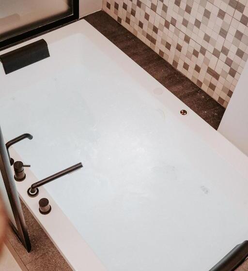 Пансион Dislocati Bnb   Jacuzzi Privata   Cucina   Tv60   Minimal Luxury