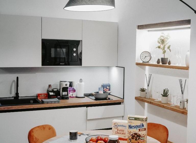 Пансион Dislocati Bnb   Jacuzzi Privata   Cucina   Tv60   Minimal Luxury