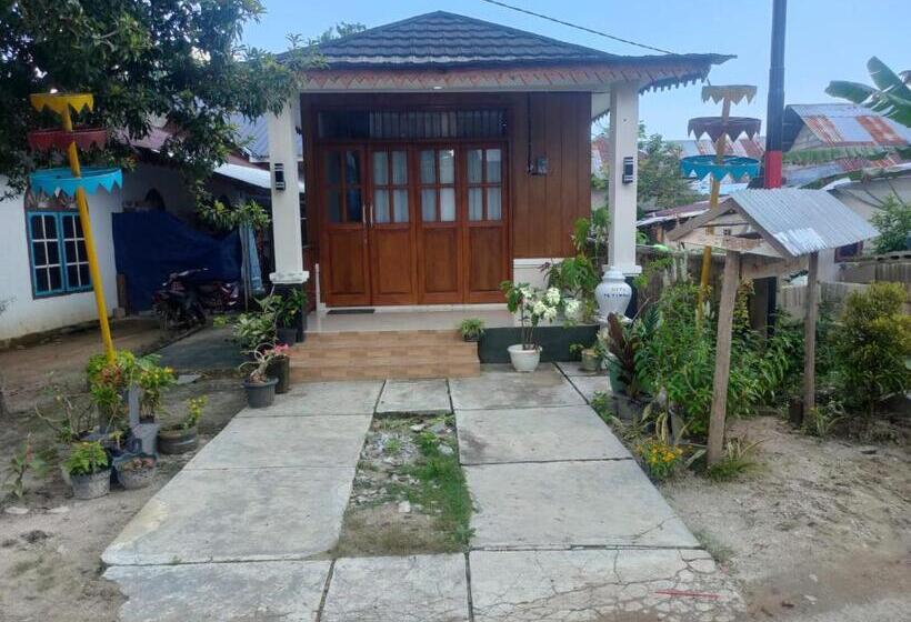 بنسيون Homestay Erna Tanjong Tinggi