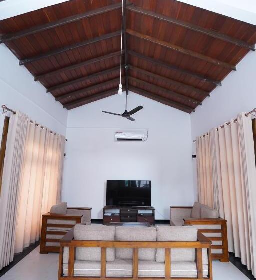 펜션 Jaruv Royal Residencies