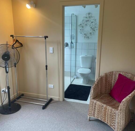 پانسیون Kaingarua Retreat