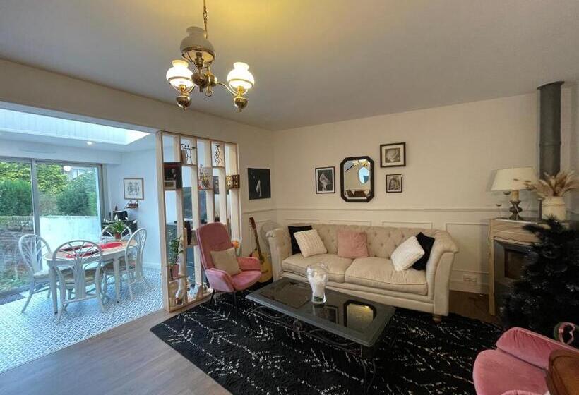 膳宿费 Lady Cosmopolite