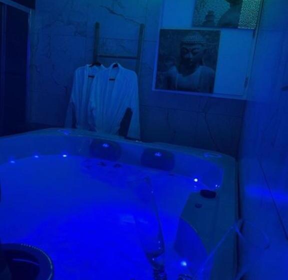 膳宿费 Lady Cosmopolite