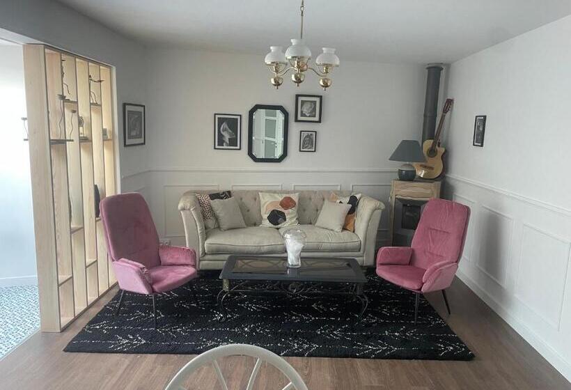 膳宿费 Lady Cosmopolite