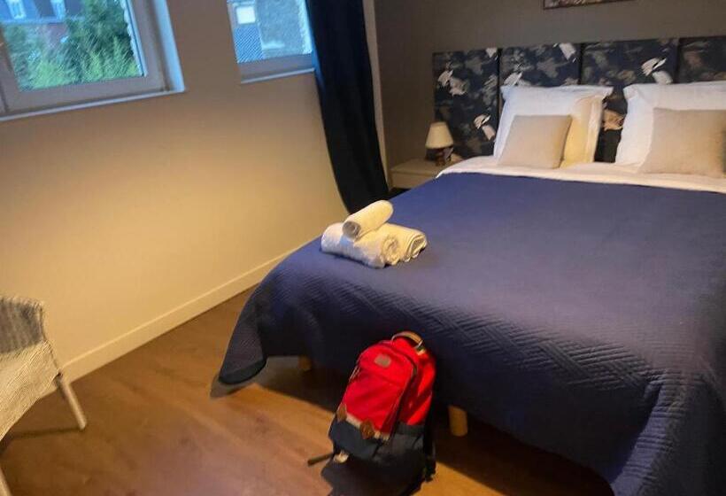 膳宿费 Lady Cosmopolite