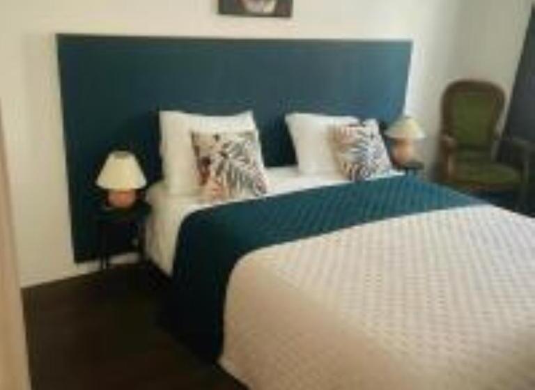 膳宿费 Lady Cosmopolite