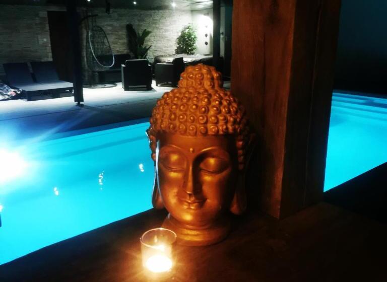 بنسيون Logement Cosy Avec Piscine Et Jacuzzi Privatifs 4 étoiles