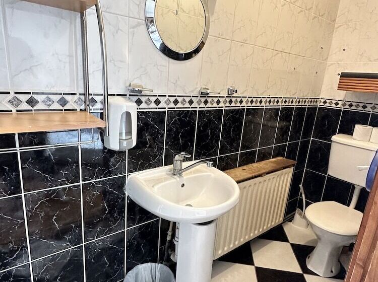 펜션 Malahide Guest Rooms