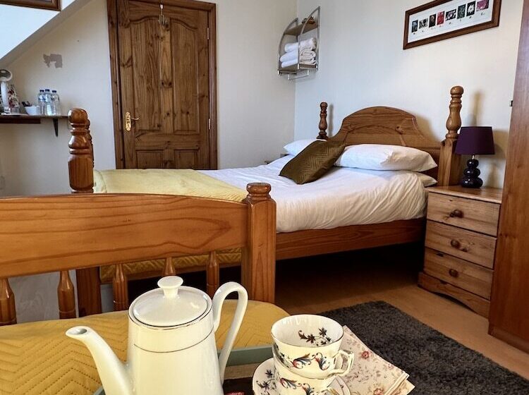 펜션 Malahide Guest Rooms