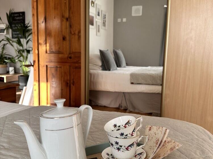 펜션 Malahide Guest Rooms