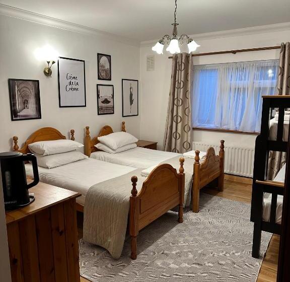 펜션 Malahide Guest Rooms
