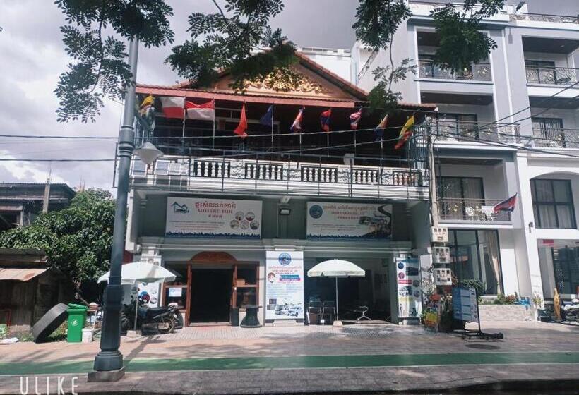 پانسیون Sarah Guesthouse