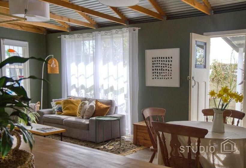 پانسیون Studio On Bridport