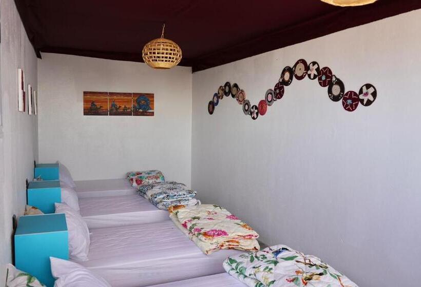 پانسیون Surf House Desert Point